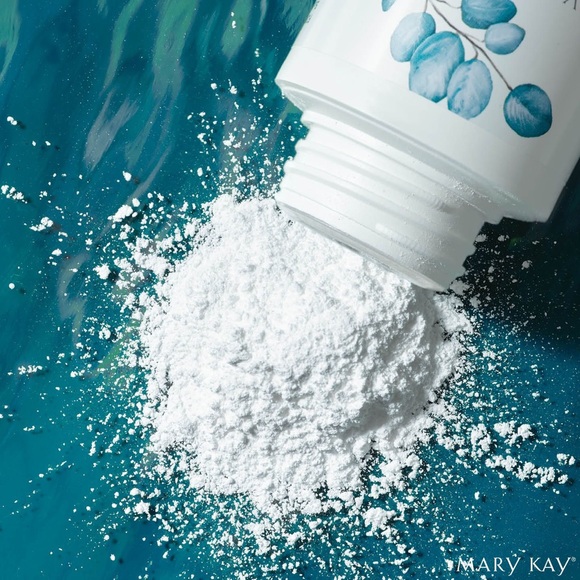 Mary Kay Naturally Exfoliating Powder - Picture 2 of 3